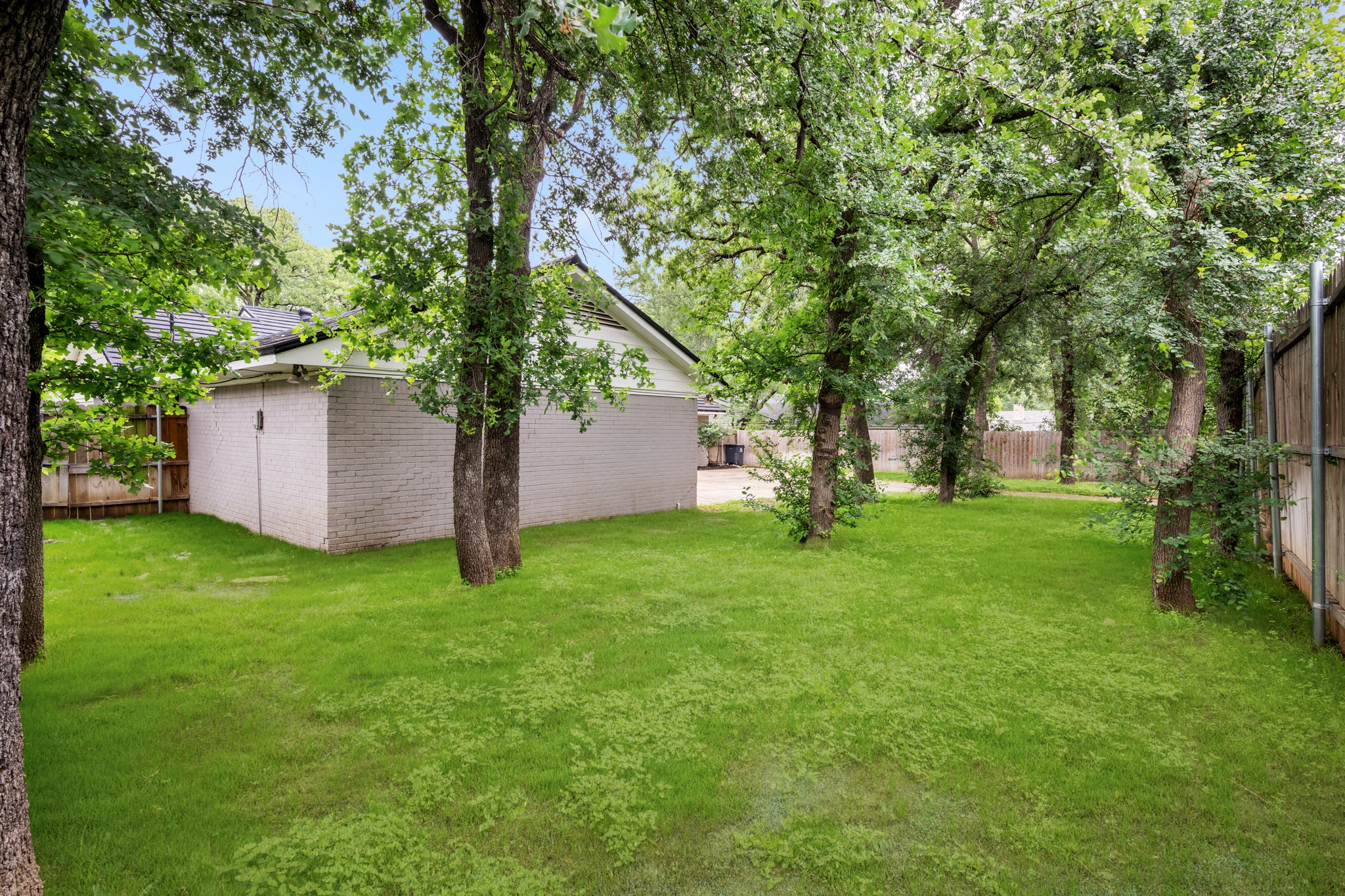 1804 W Cedar Elm Drive Arlington TX 76012