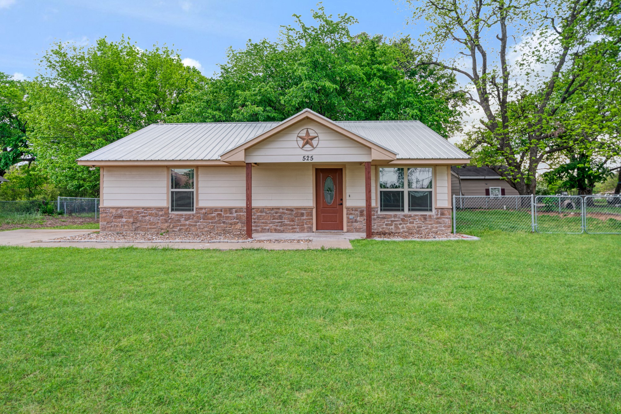 525 19th Street NW Paris TX 75460