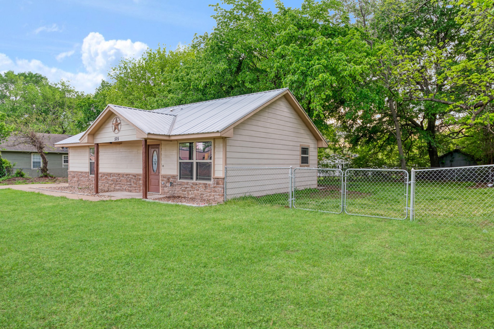 525 19th Street NW Paris TX 75460