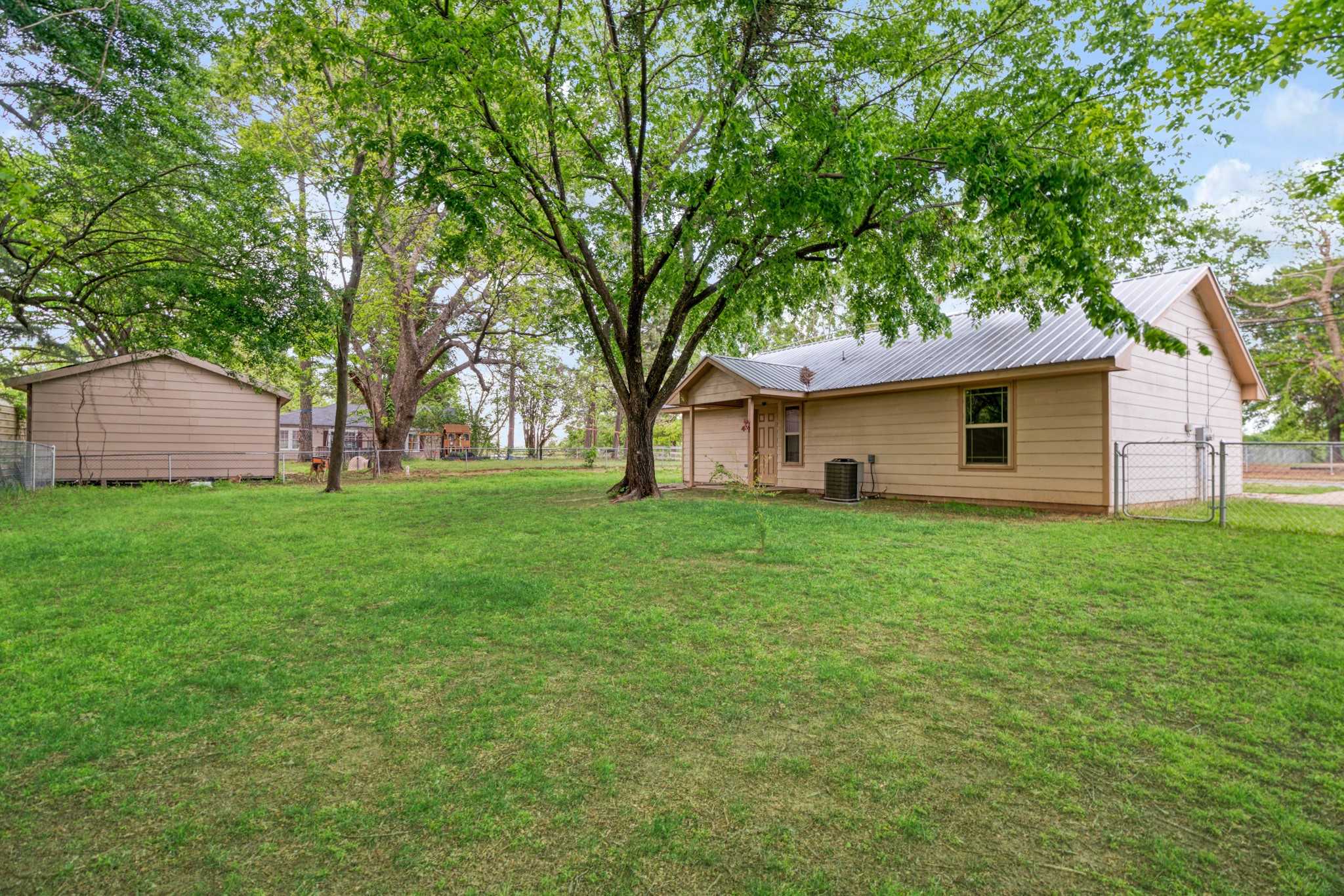 525 19th Street NW Paris TX 75460