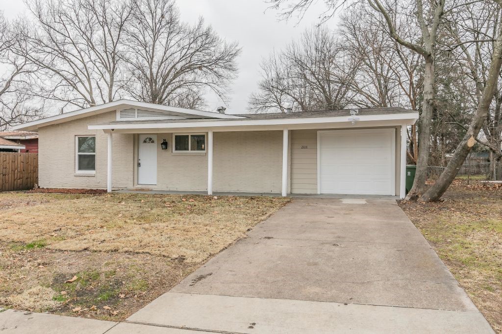 2108 Skylark Drive Arlington TX 76010
