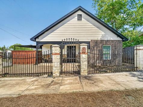 3026 N Hampton Street Fort Worth TX 76106