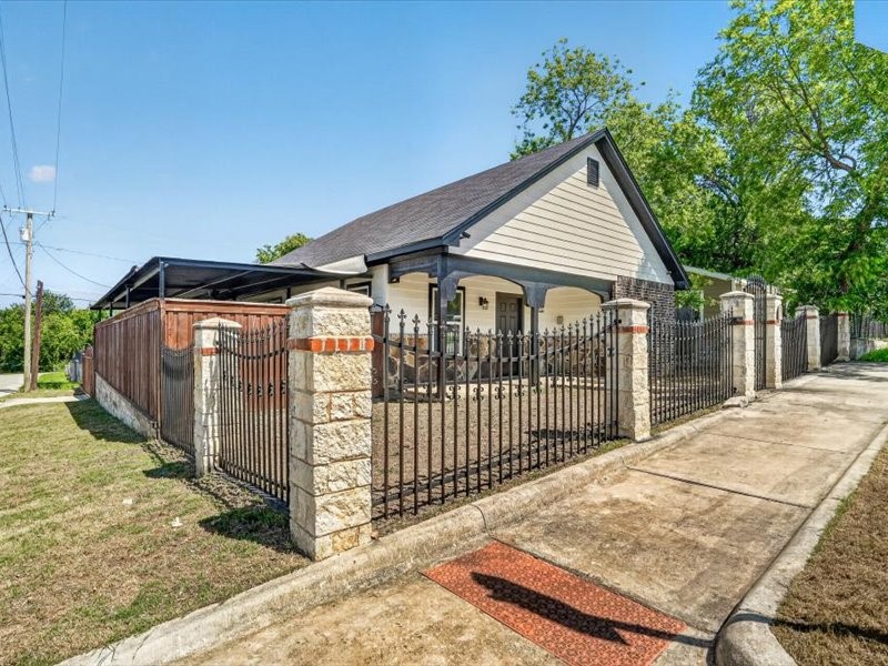 3026 N Hampton Street Fort Worth TX 76106