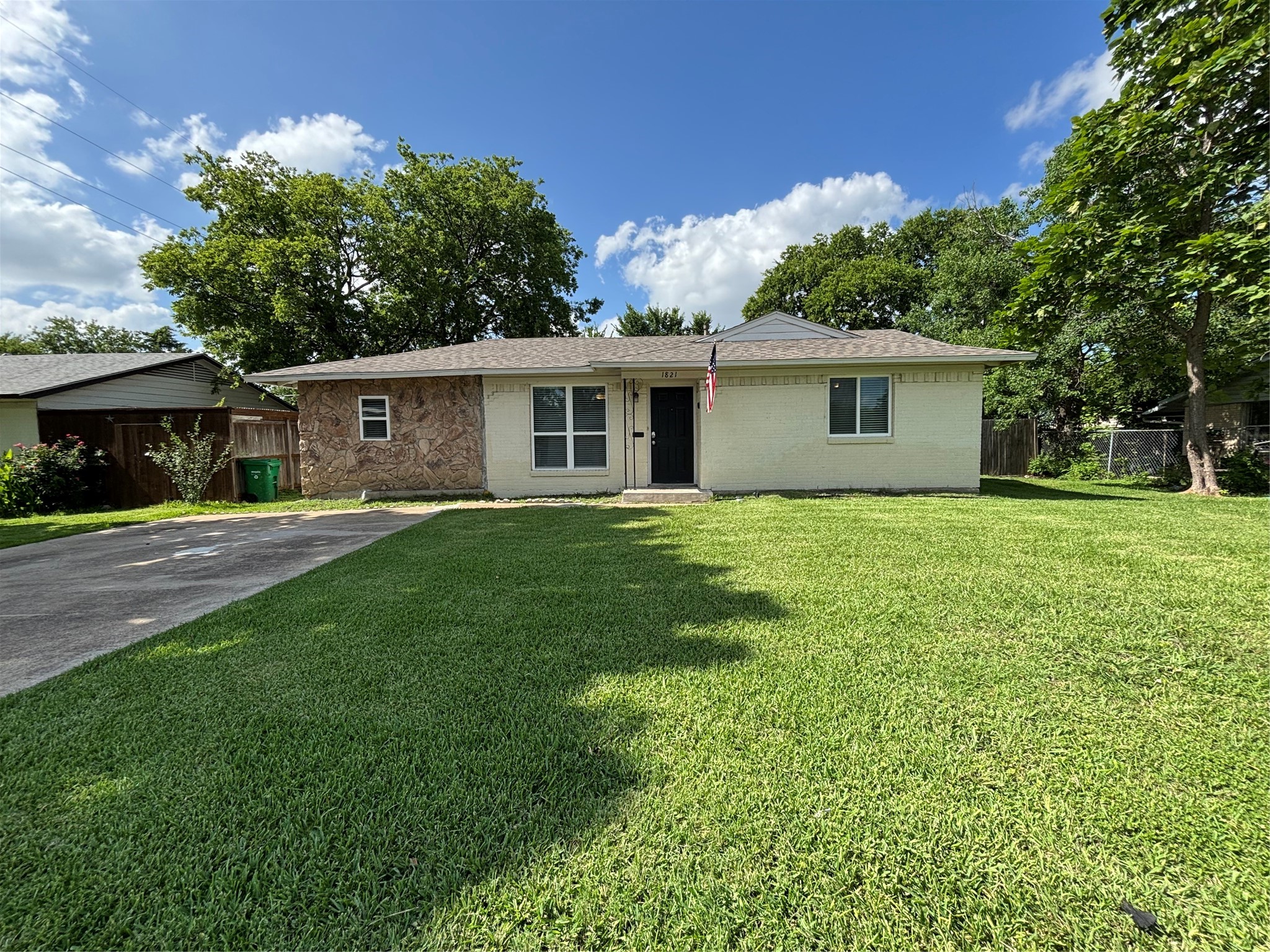 1821 Sandy Lane Mesquite TX 75149