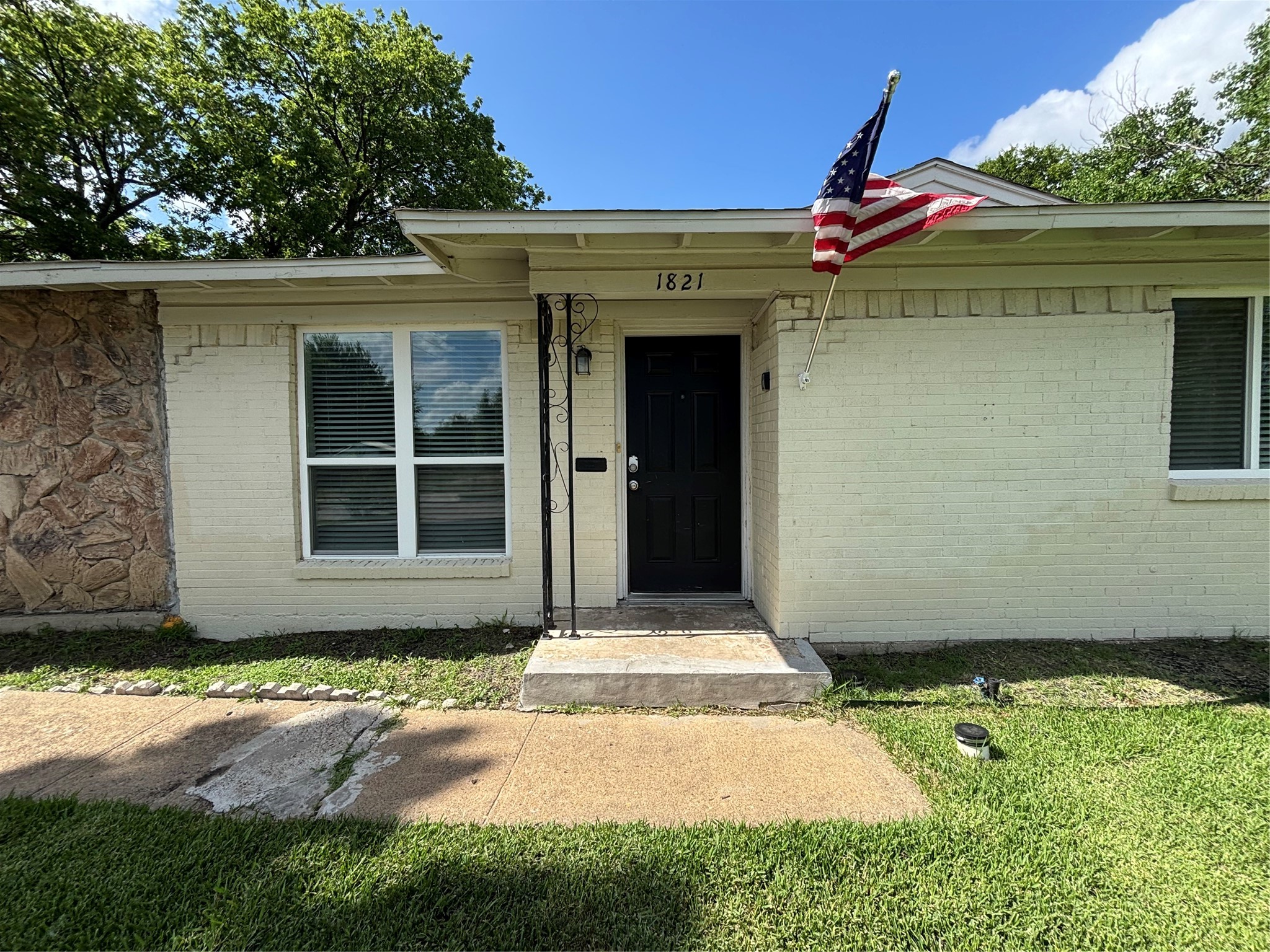 1821 Sandy Lane Mesquite TX 75149