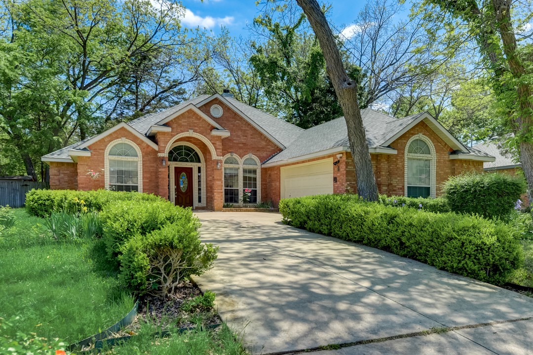 350 Meadowcreek Drive Duncanville TX 75137
