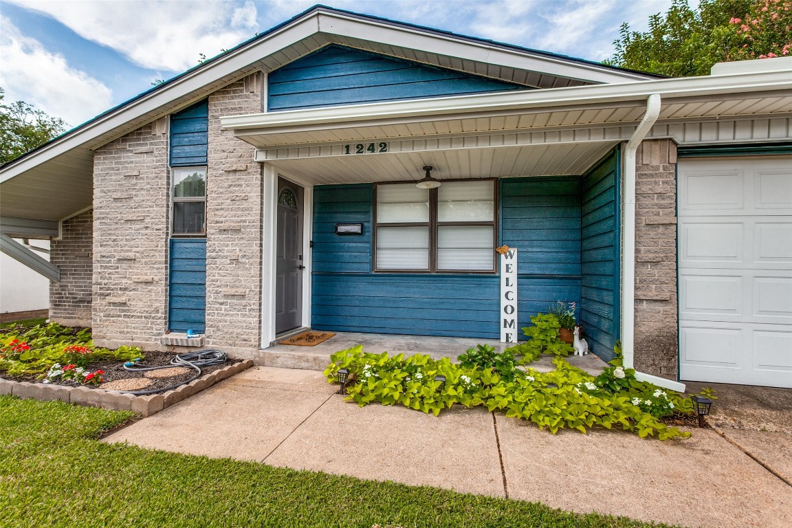 1242 Ravina Drive Garland TX 75041