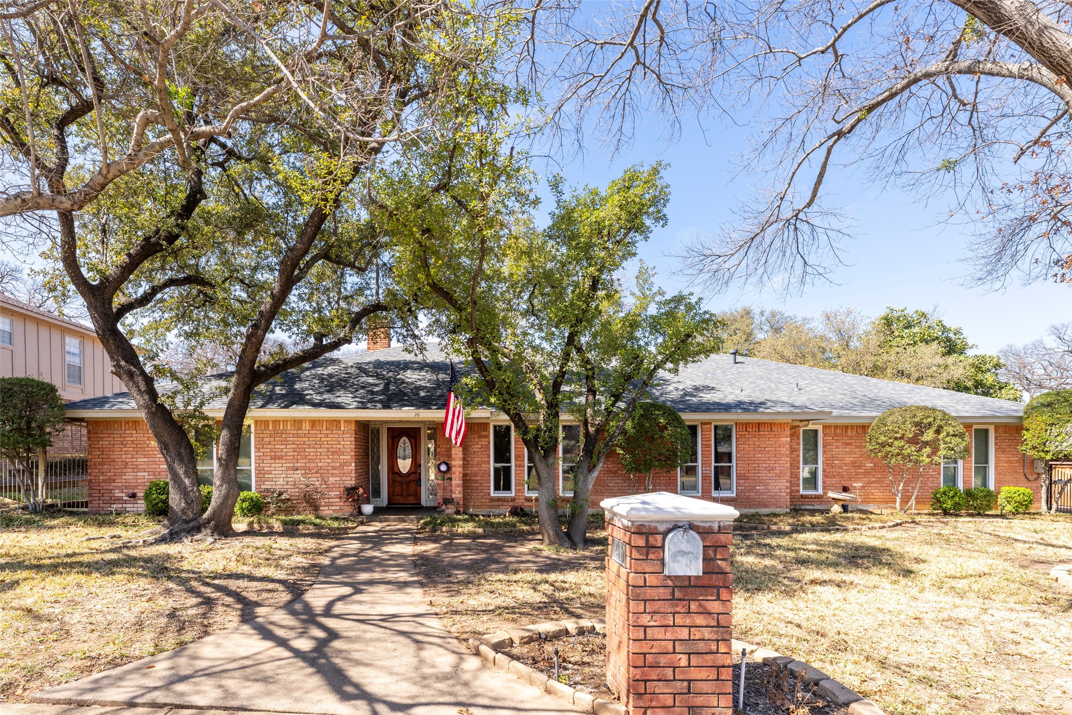 1410 Woodbine Street Arlington TX 76012
