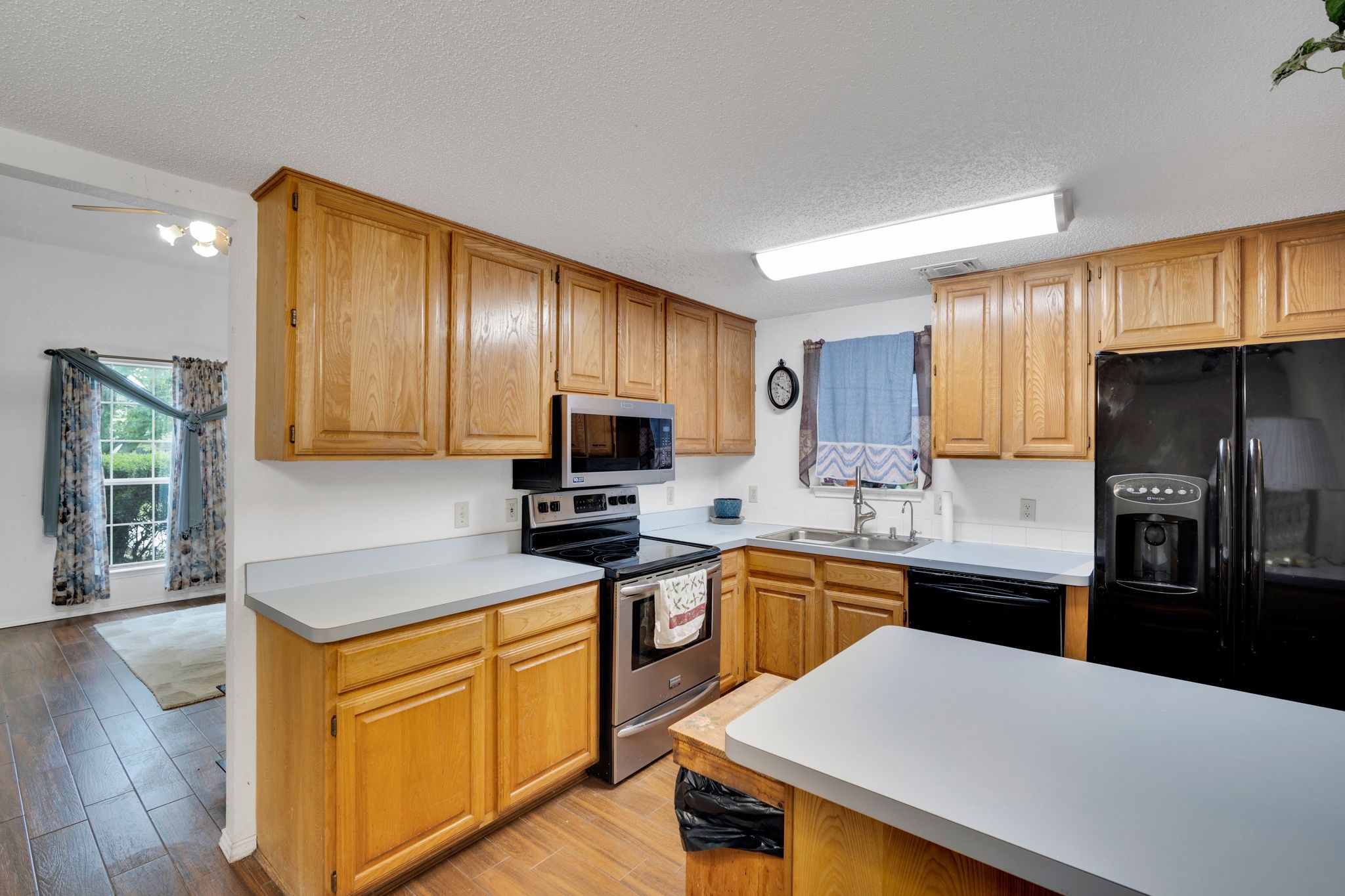 622 Lemon Drive Arlington TX 76018