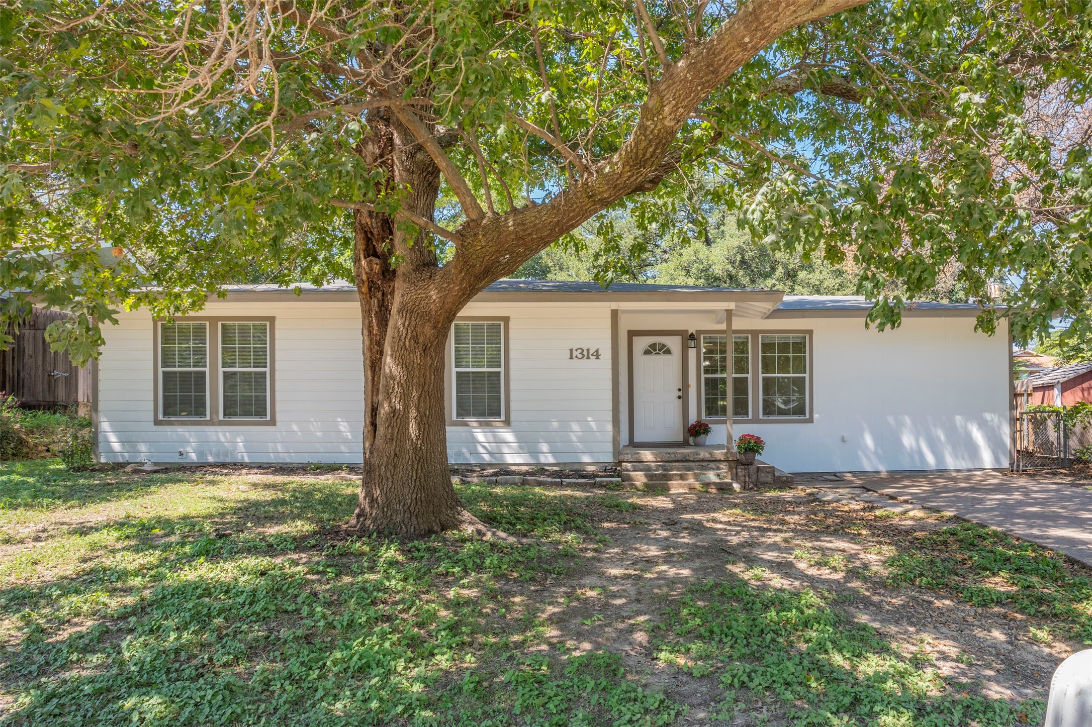 1314 S Lamar Street Weatherford TX 76086
