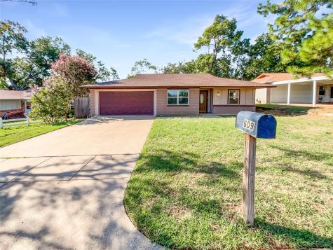 609 W Cedar Street Hurst TX 76053