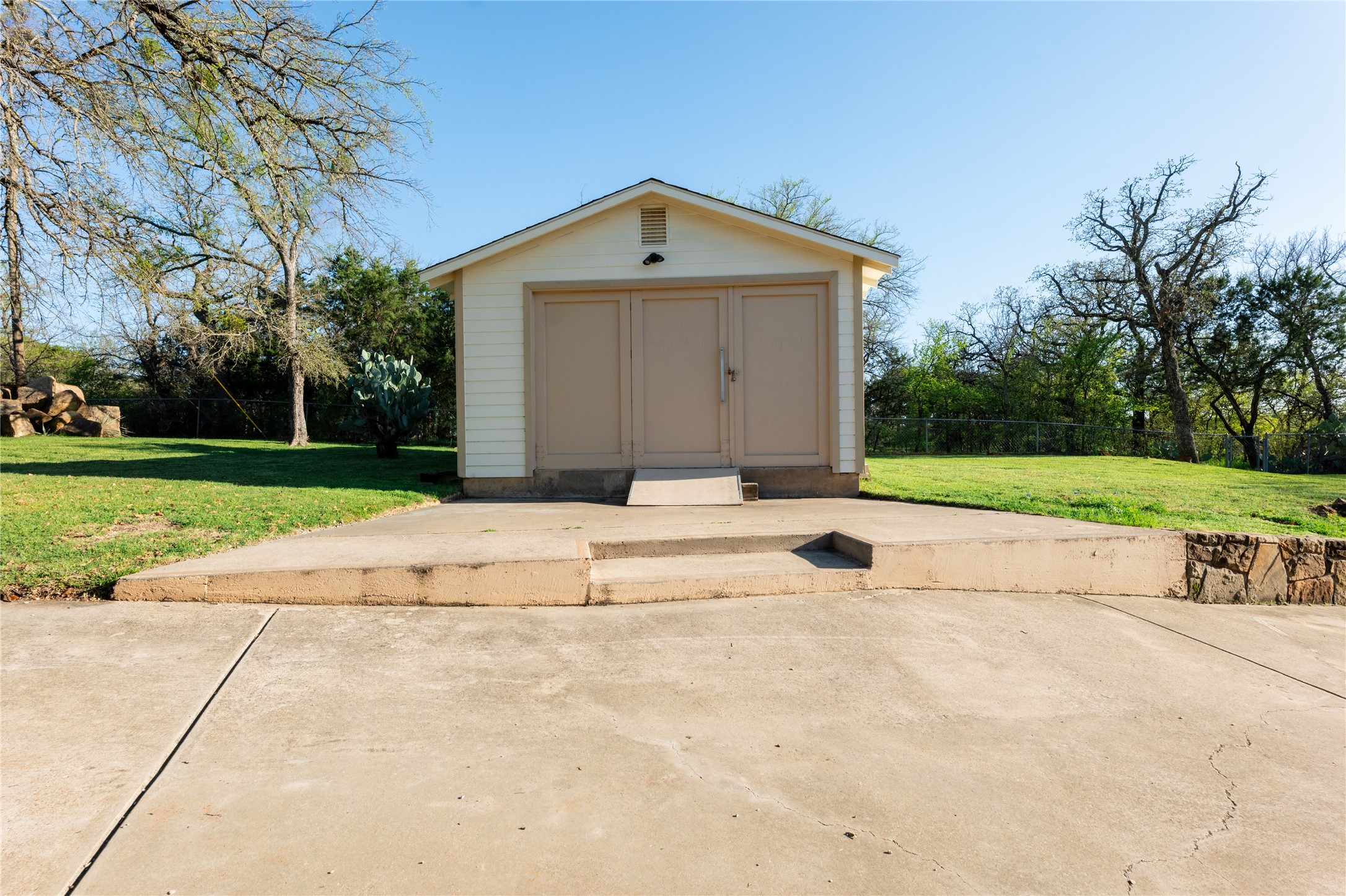 2016 N Lakeview Drive Palo Pinto TX 76484