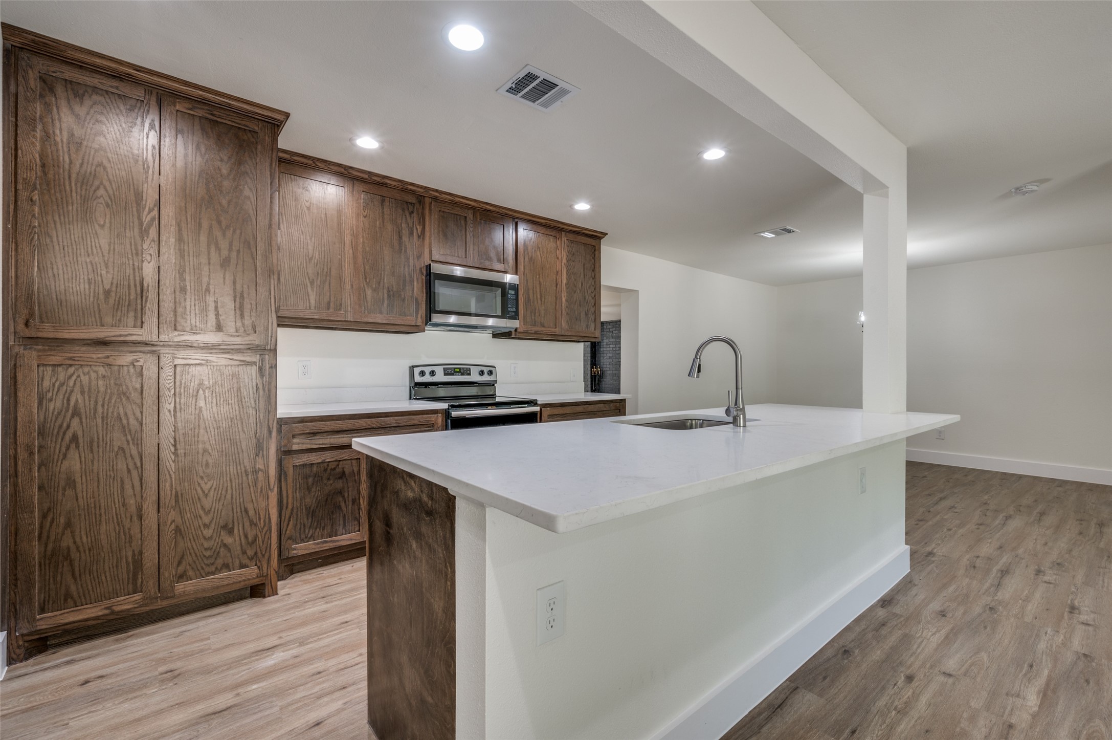 402 W 15th Street Irving TX 75060