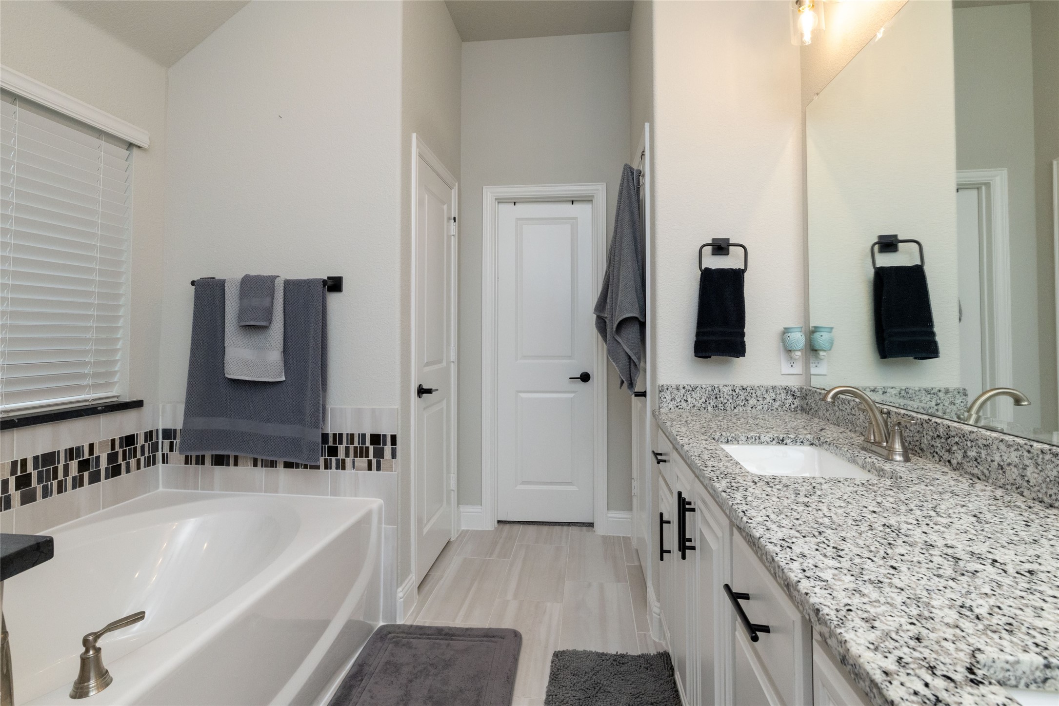 513 Livia Street Burleson TX 76028