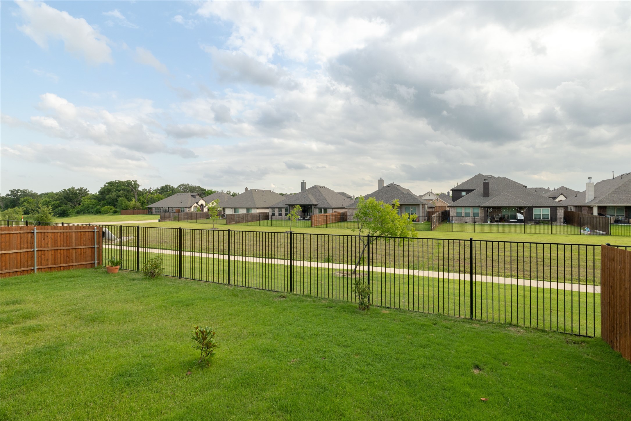 513 Livia Street Burleson TX 76028