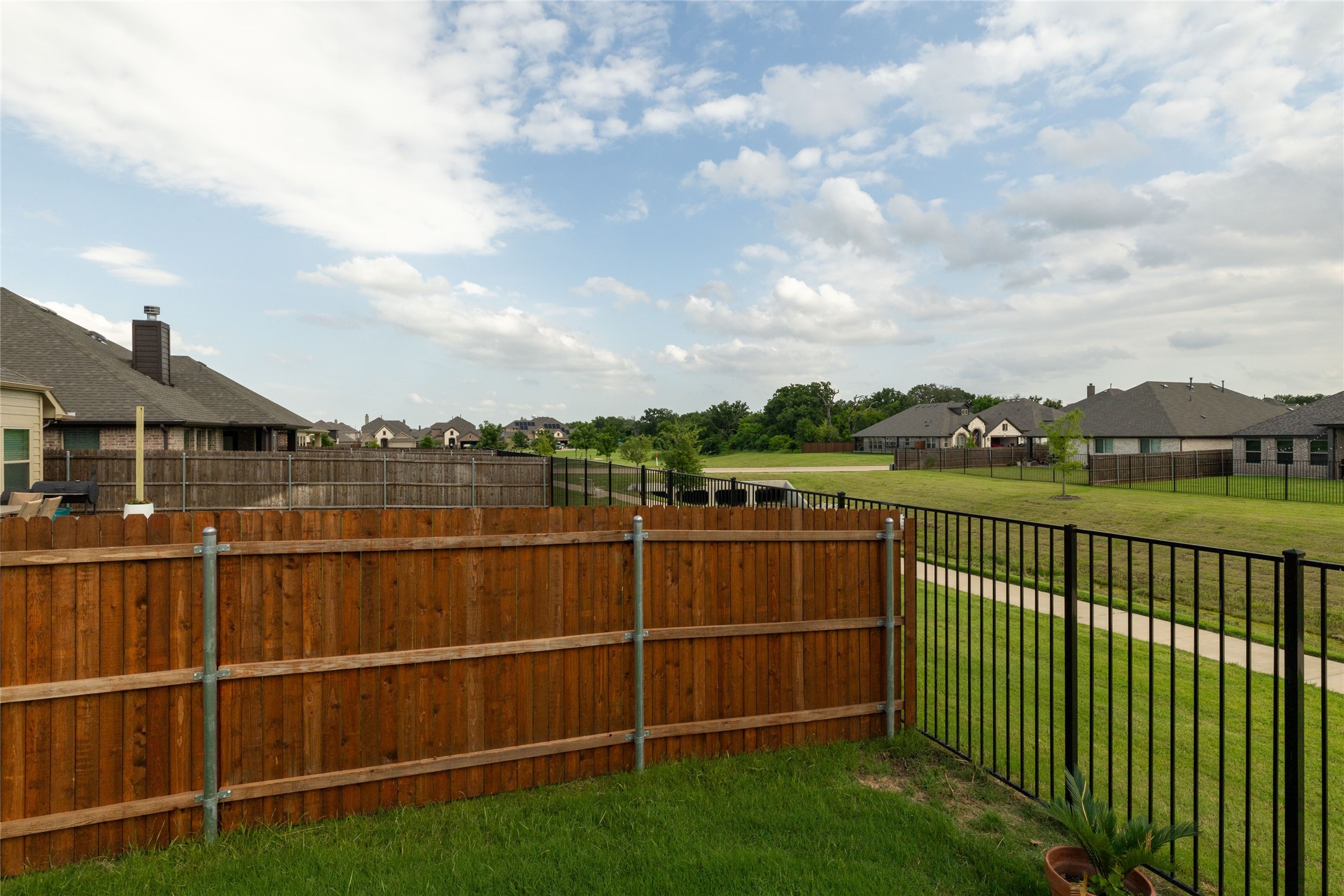 513 Livia Street Burleson TX 76028