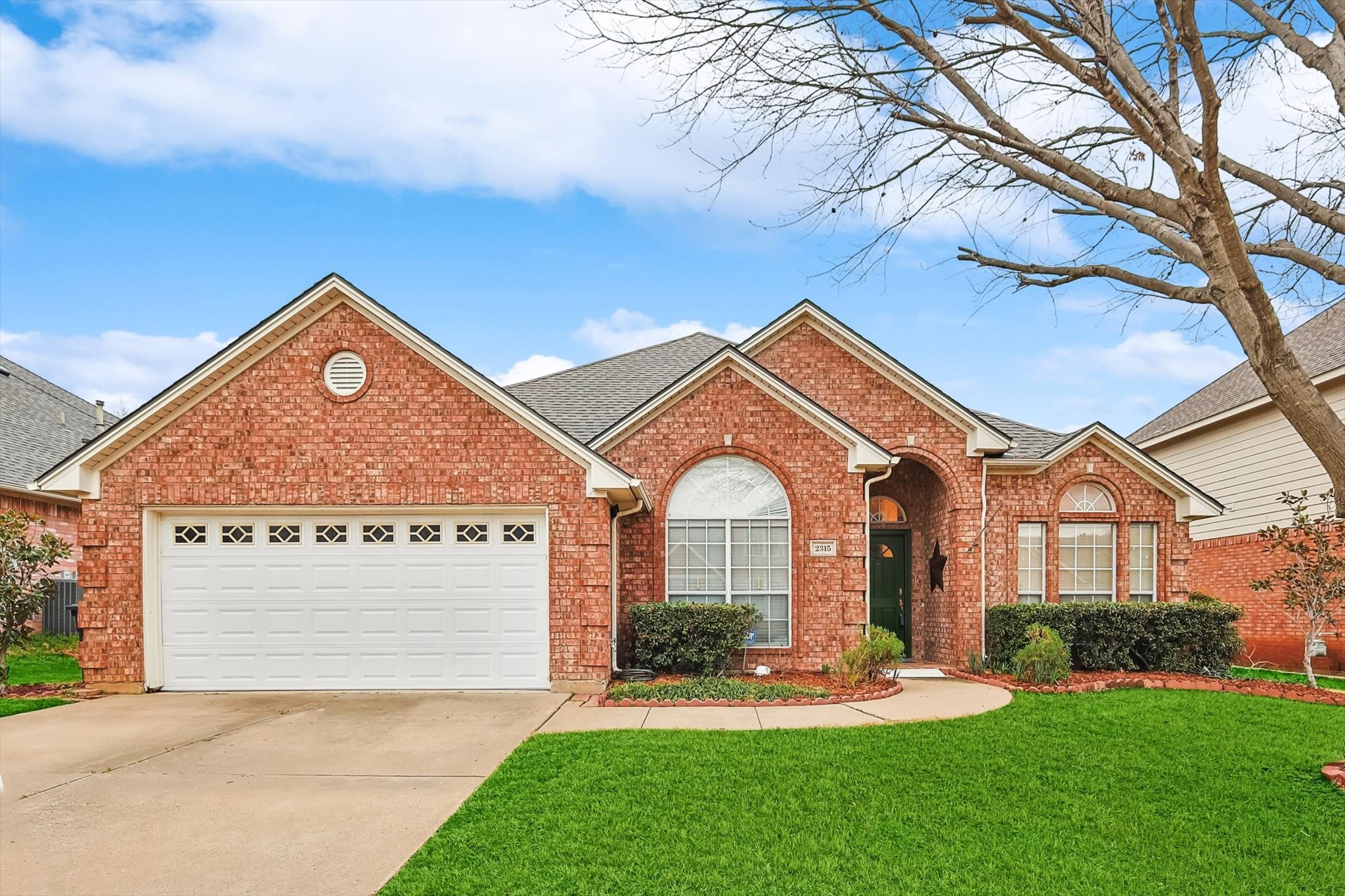 2315 Denham Drive Arlington TX 76001