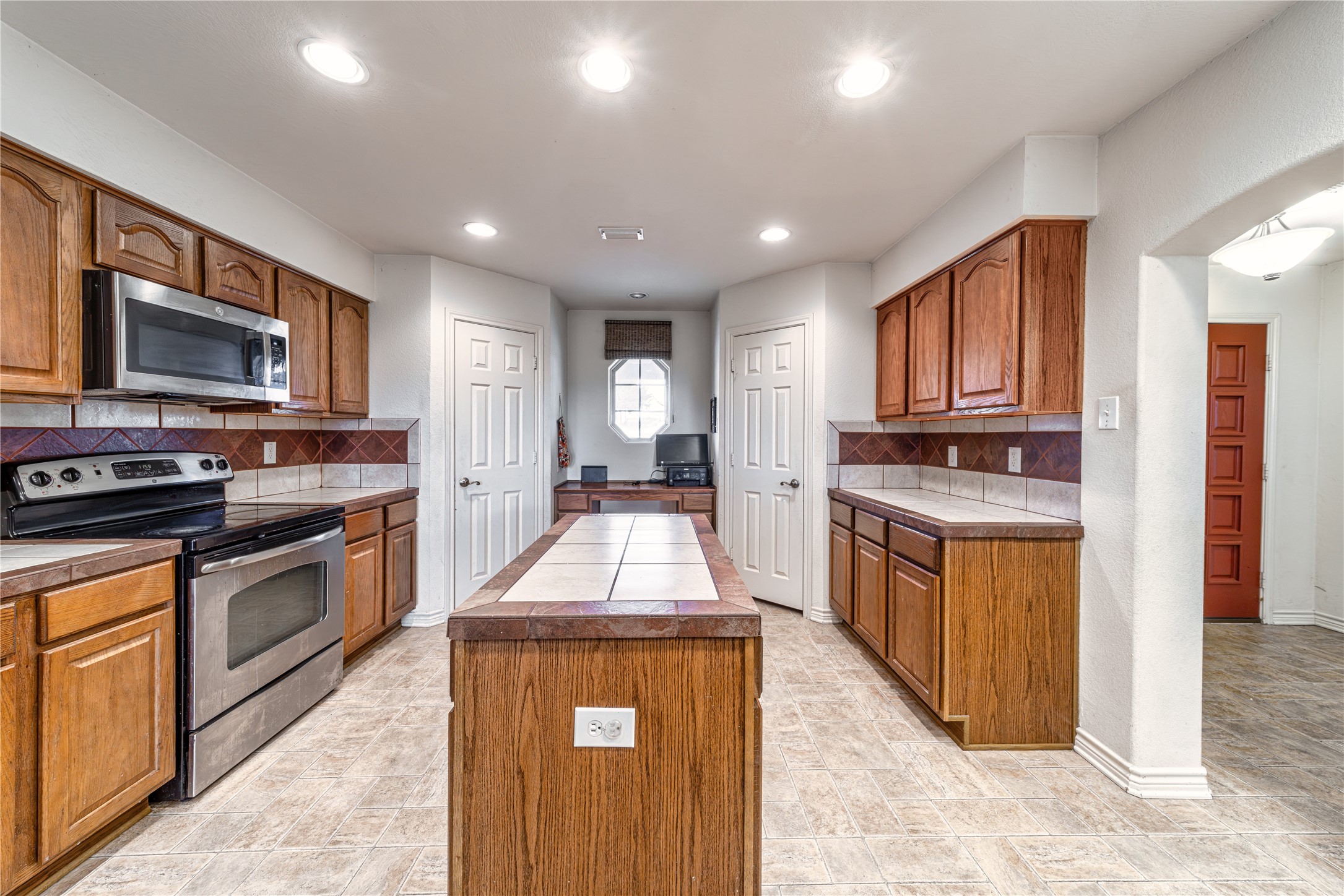 143 Mach Road Ennis TX 75119