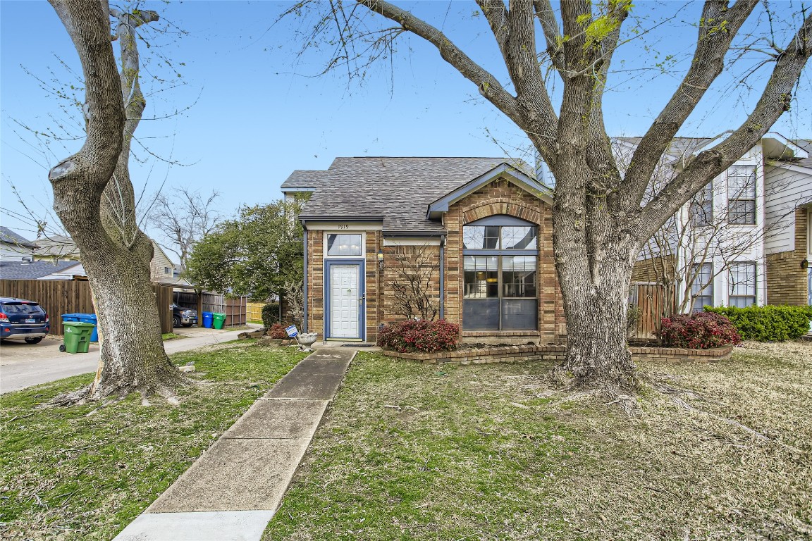 1919 Meadowview Court Carrollton TX 75010