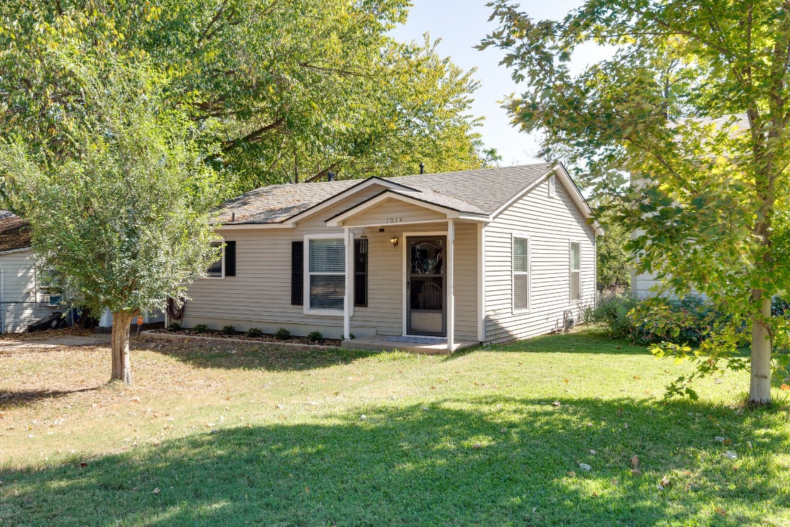 1014 W Hull Street Denison TX 75020
