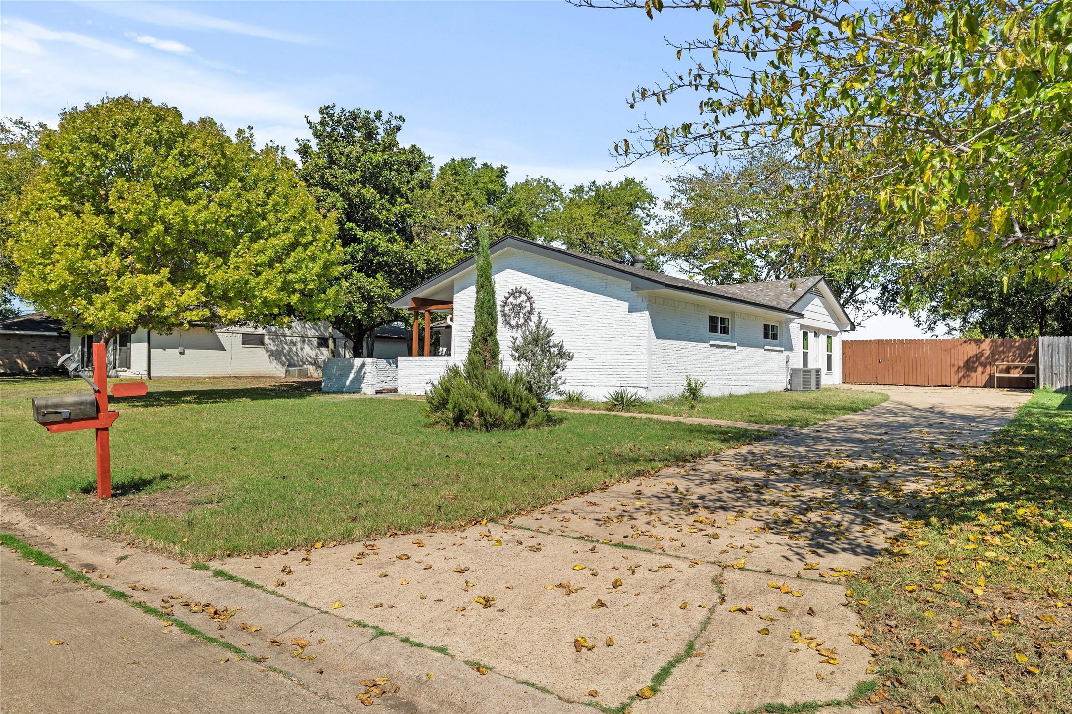 707 Live Oak Court Red Oak TX 75154