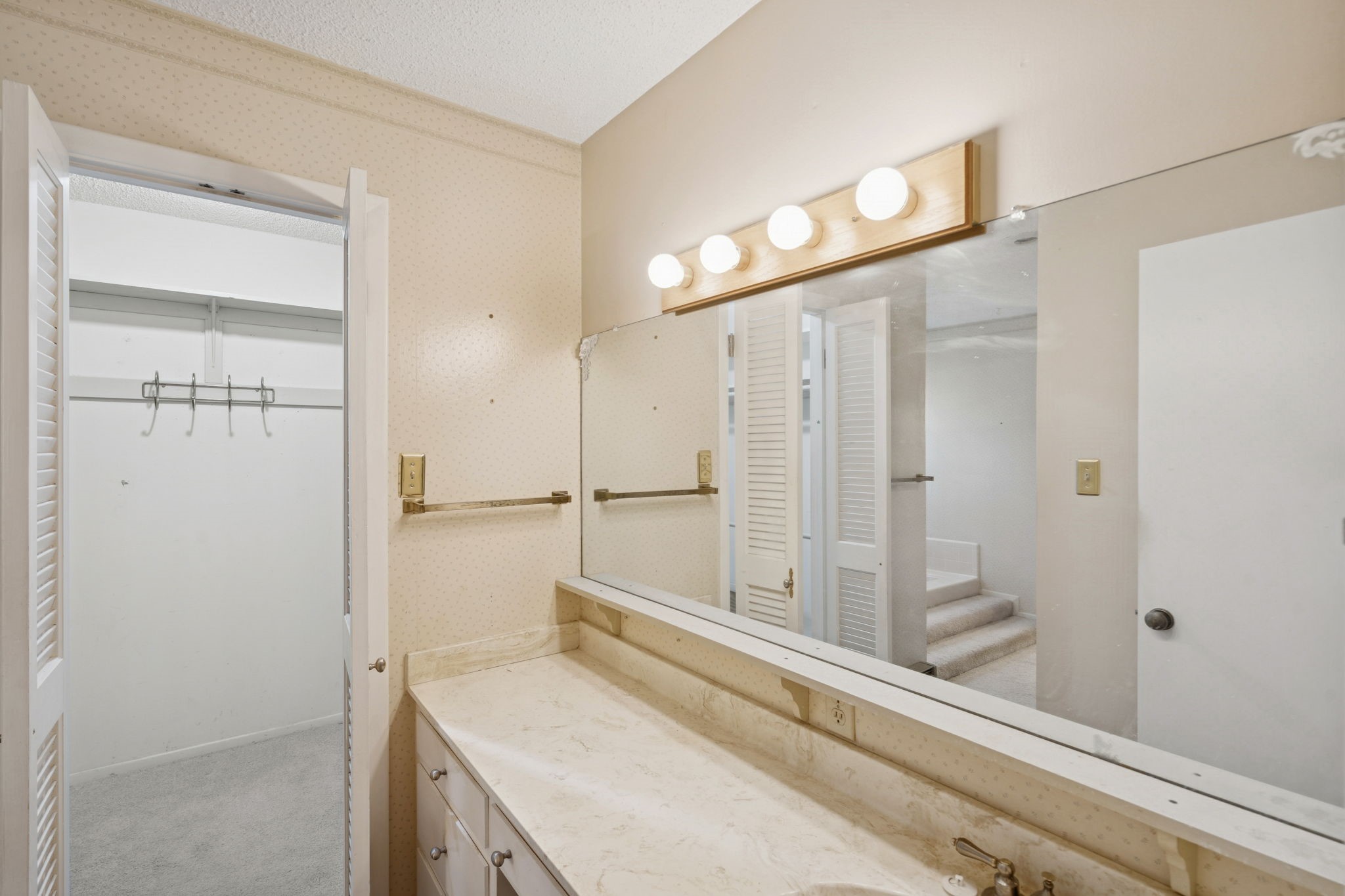 2637 Locksley Chase Drive Irving TX 75061