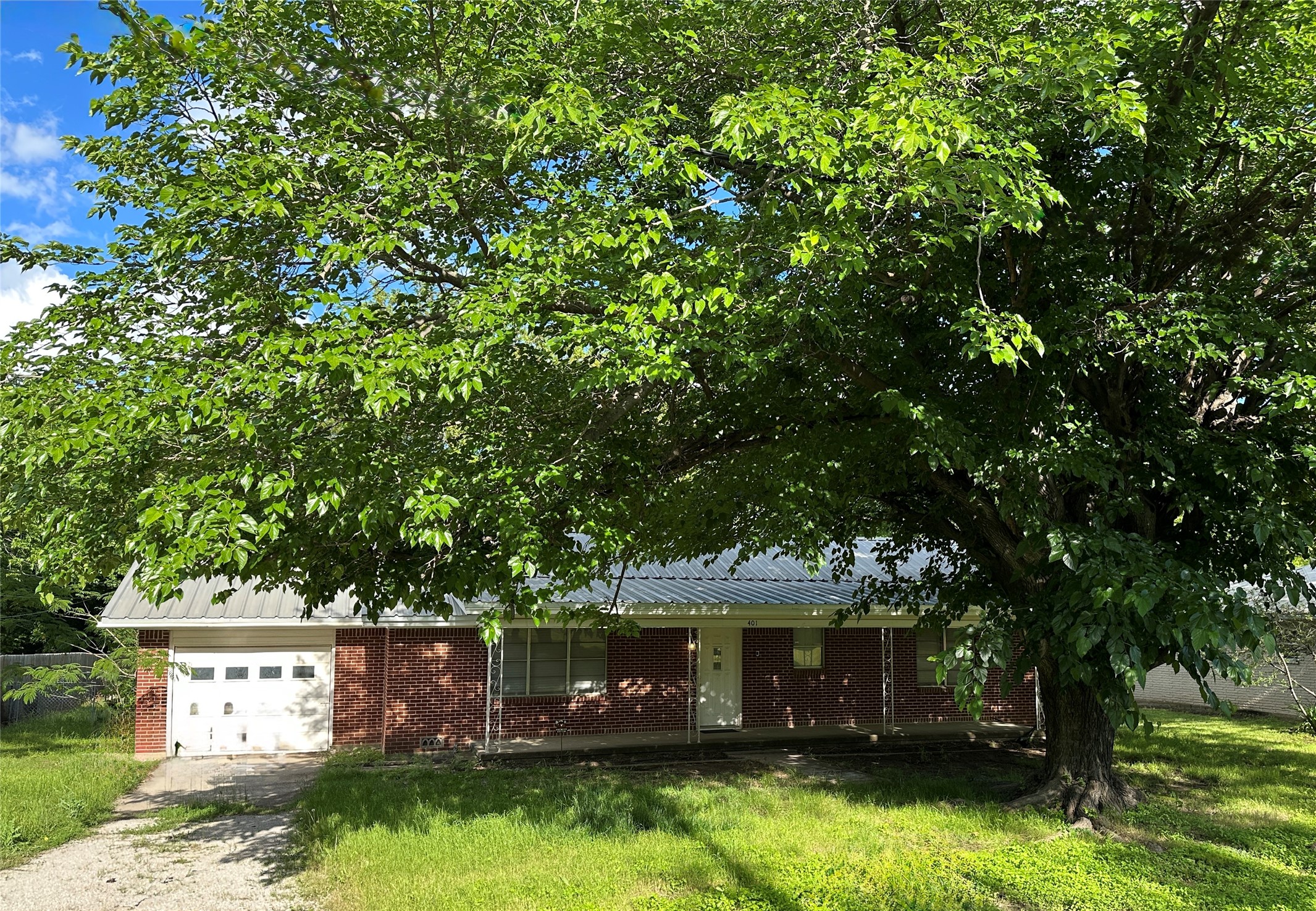 401 S Weatherford Street Chico TX 76431