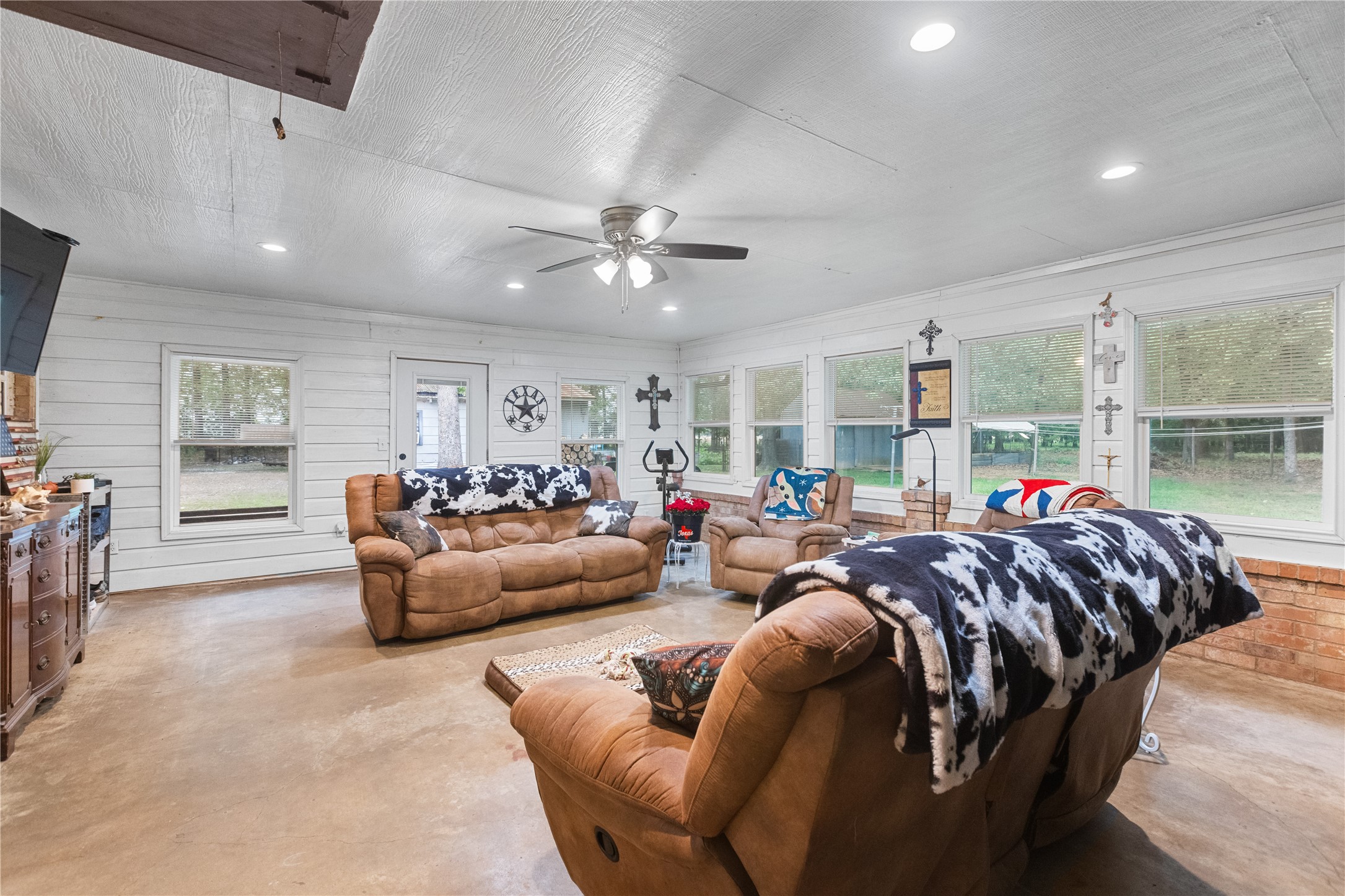 454 County Road 1485 Bogata TX 75417