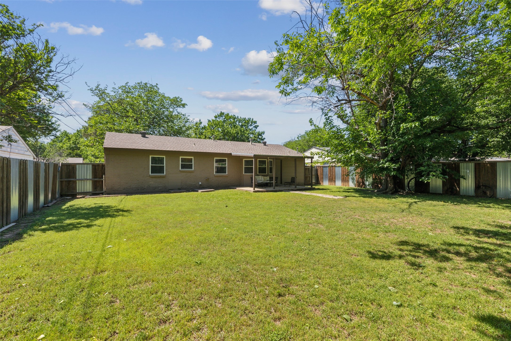 1202 Johns Drive Euless TX 76039