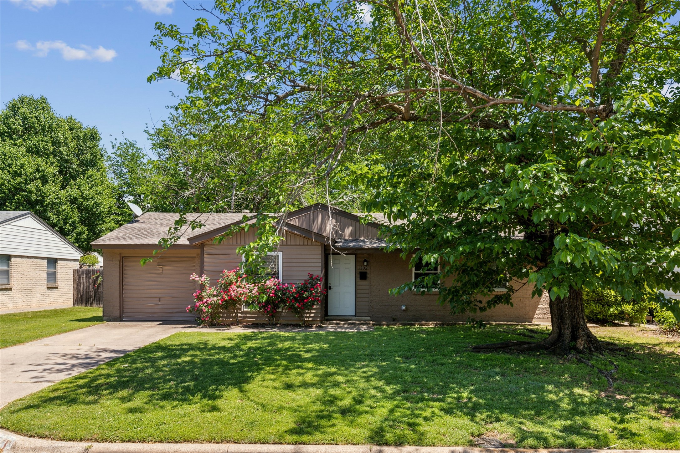 1202 Johns Drive Euless TX 76039
