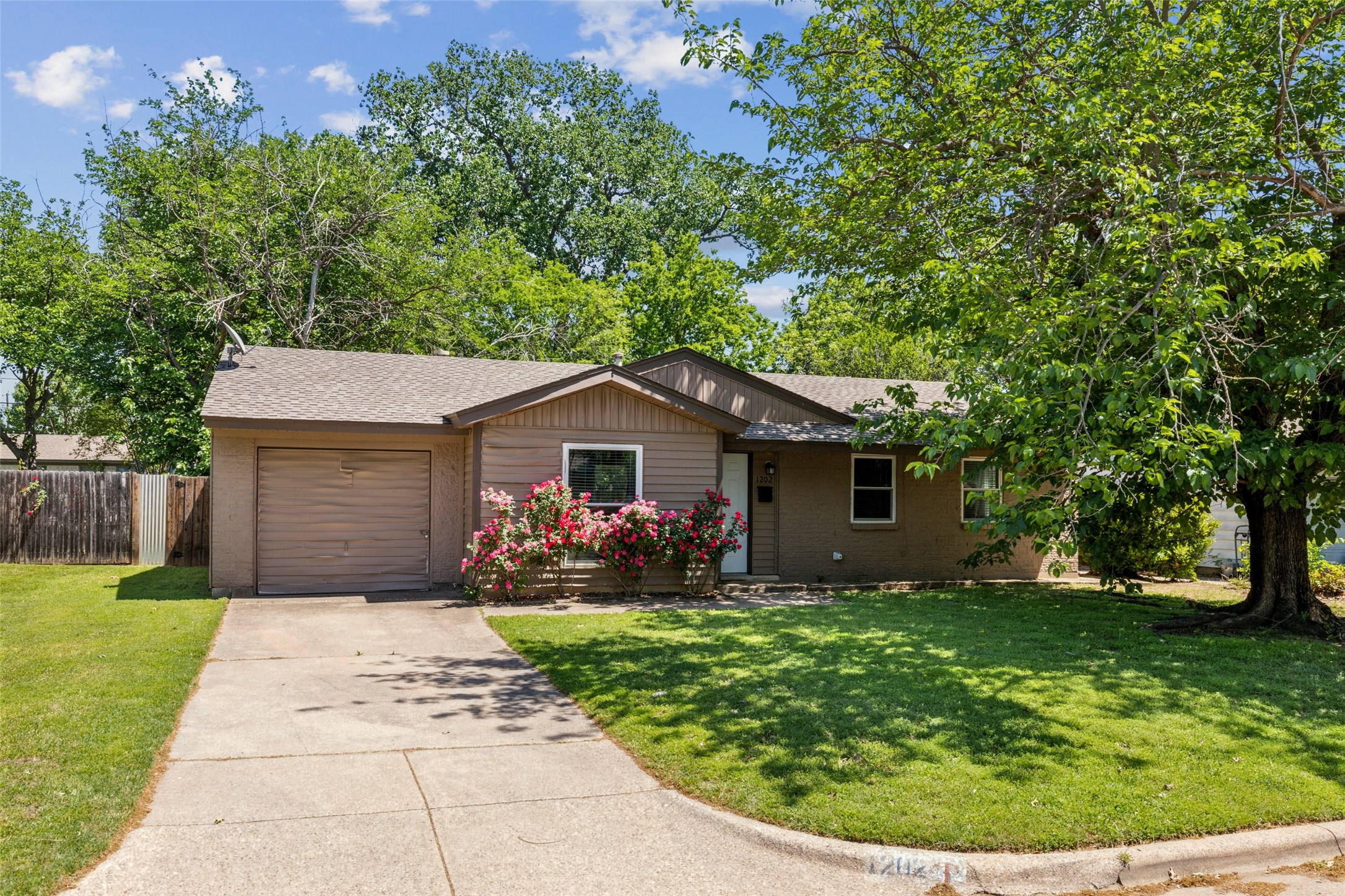 1202 Johns Drive Euless TX 76039