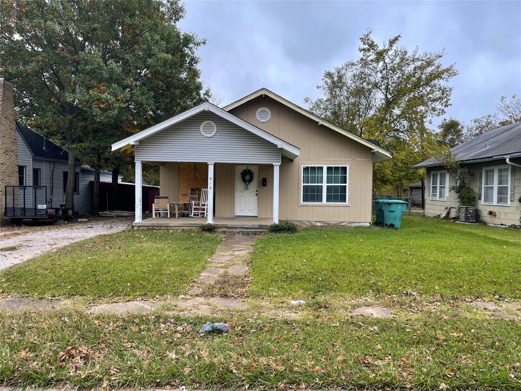 818 W Fischer Street Sherman TX 75092