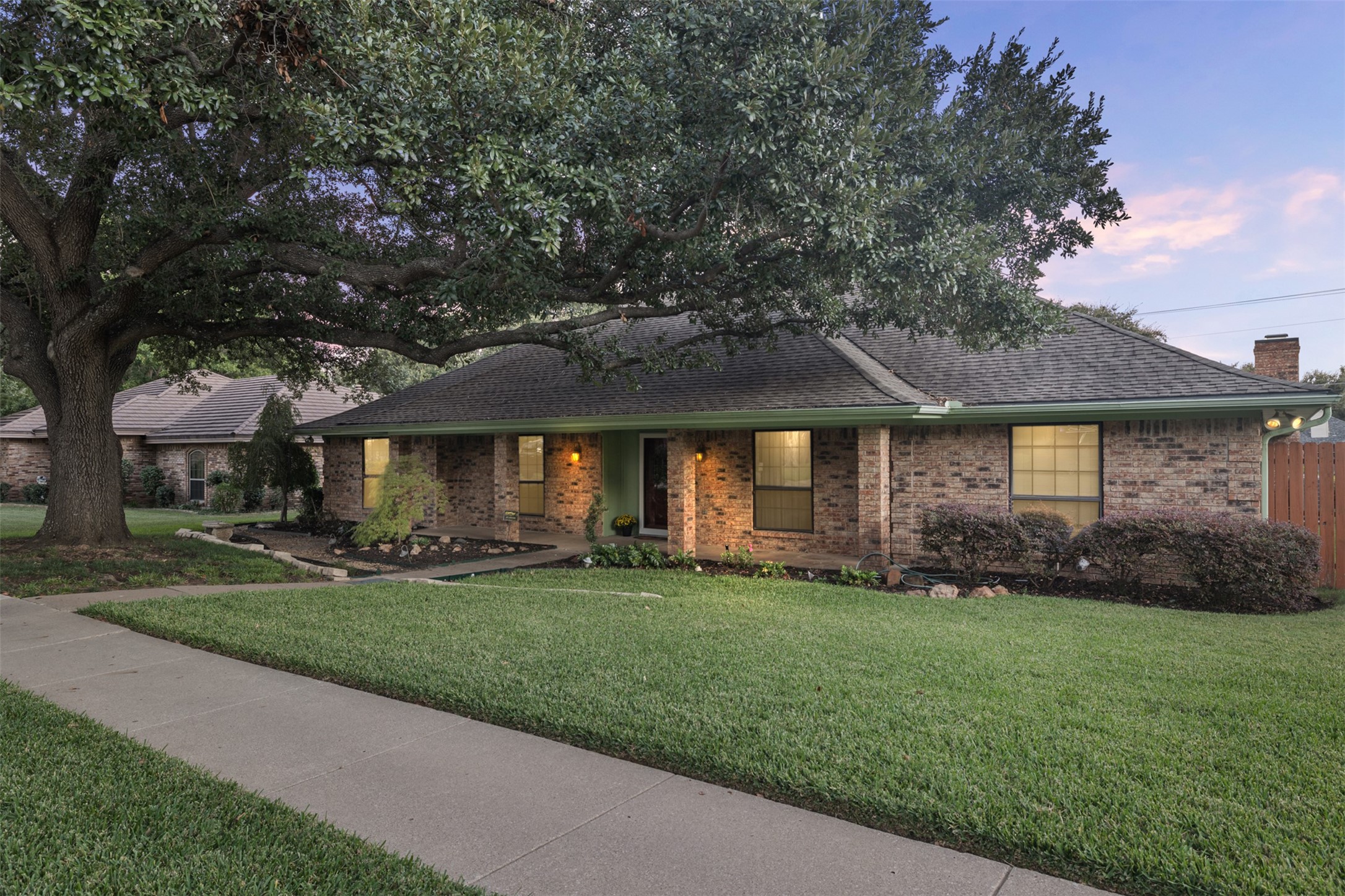 1716 Hampton Court Bedford TX 76021