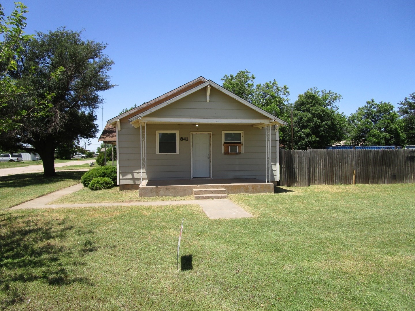 841 S 5th Avenue Munday TX 76371