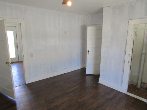 841 S 5th Avenue Munday TX 76371