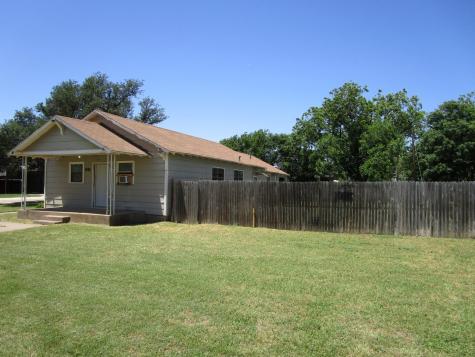 841 S 5th Avenue Munday TX 76371
