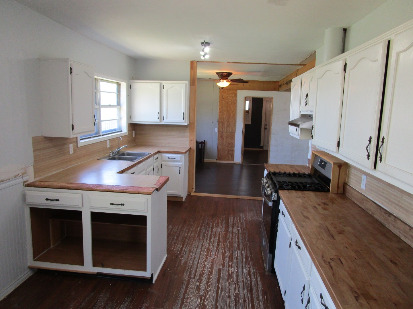841 S 5th Avenue Munday TX 76371