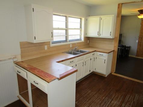 841 S 5th Avenue Munday TX 76371