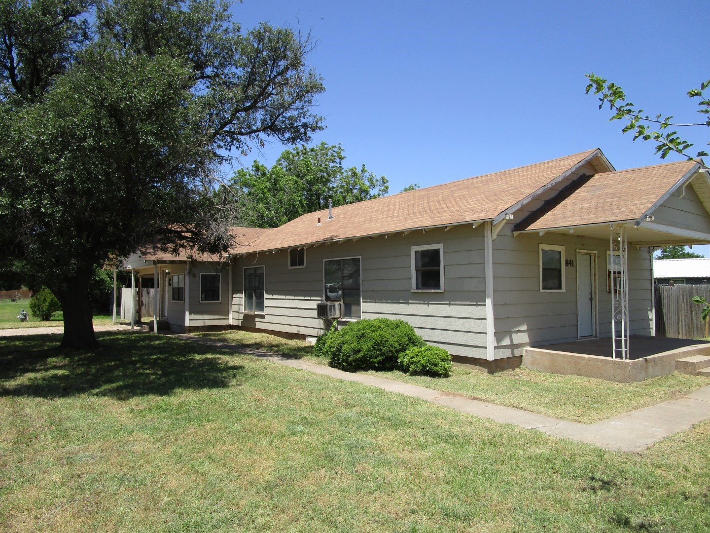 841 S 5th Avenue Munday TX 76371
