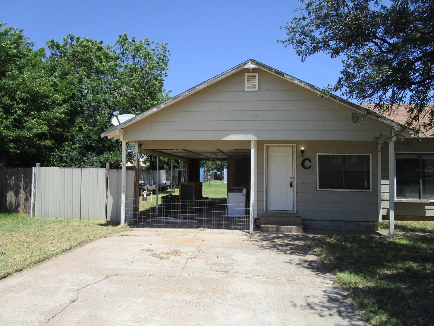841 S 5th Avenue Munday TX 76371