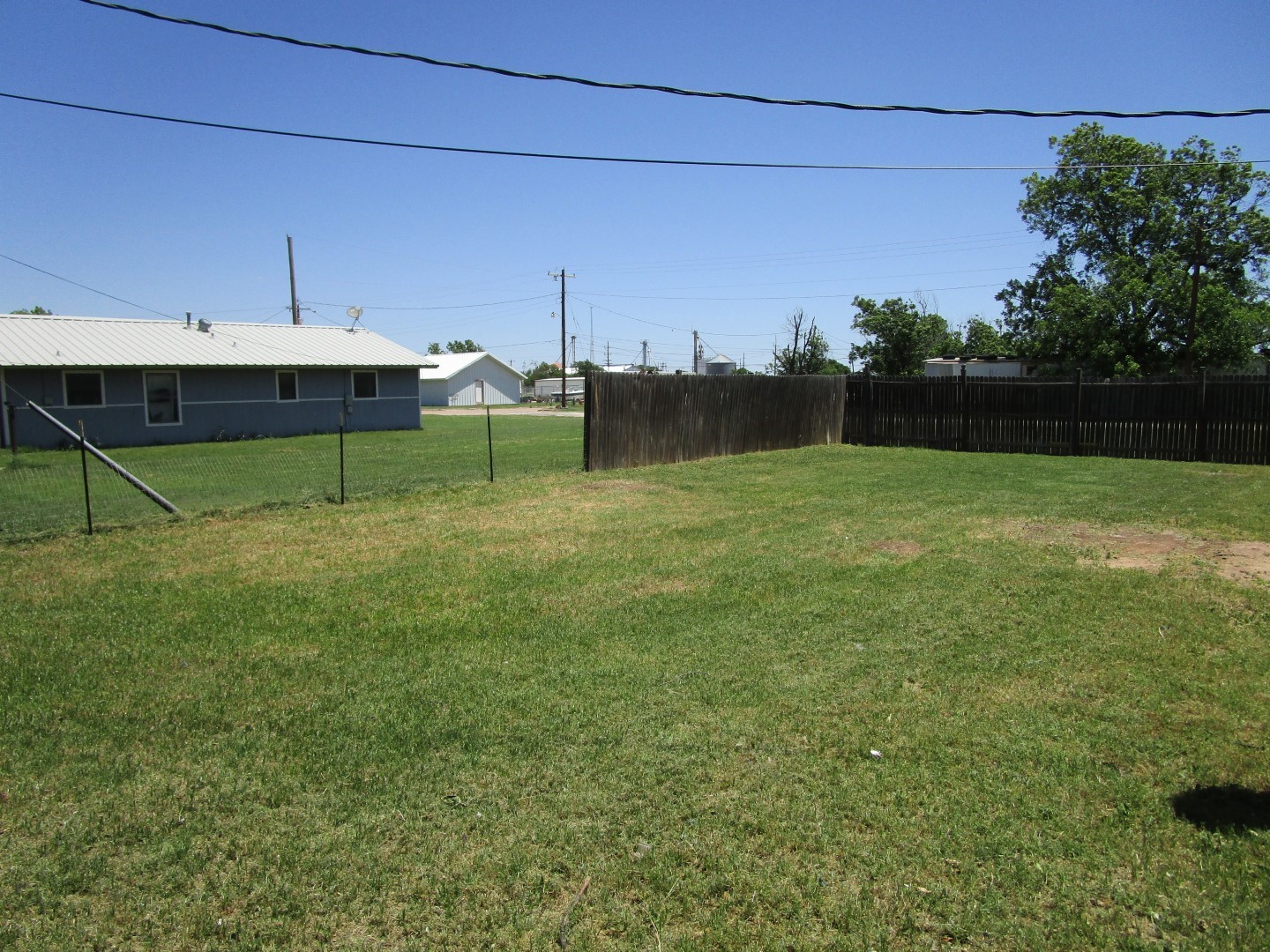 841 S 5th Avenue Munday TX 76371