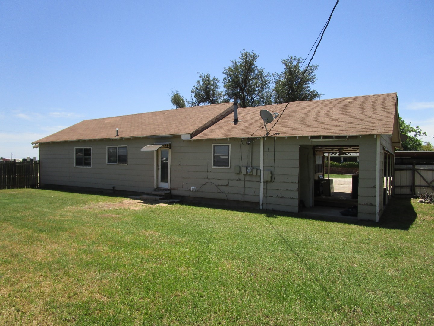 841 S 5th Avenue Munday TX 76371