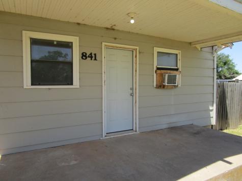841 S 5th Avenue Munday TX 76371