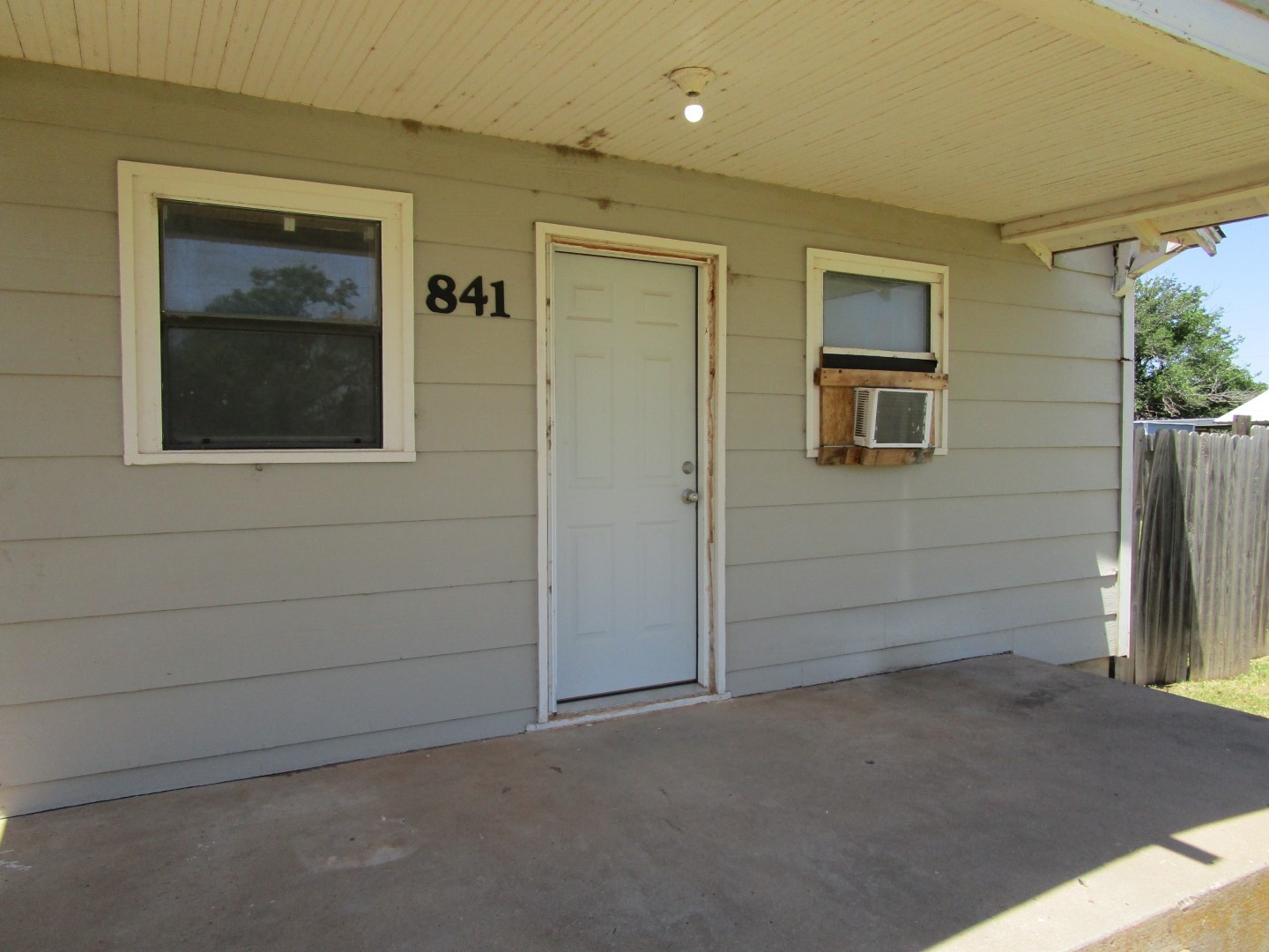841 S 5th Avenue Munday TX 76371