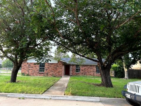 4401 Tiptop Street Haltom City TX 76117