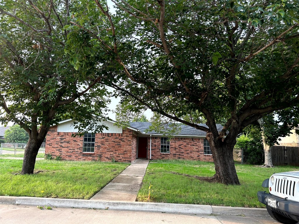 4401 Tiptop Street Haltom City TX 76117