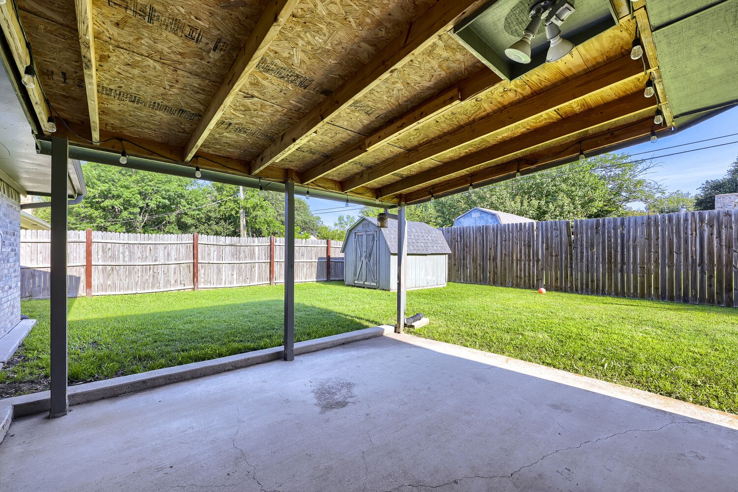 8437 Glenann Drive North Richland Hills TX 76182