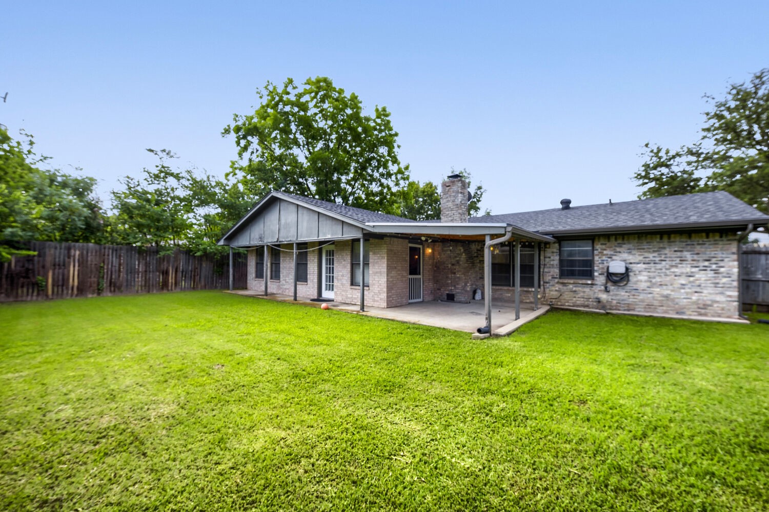 8437 Glenann Drive North Richland Hills TX 76182