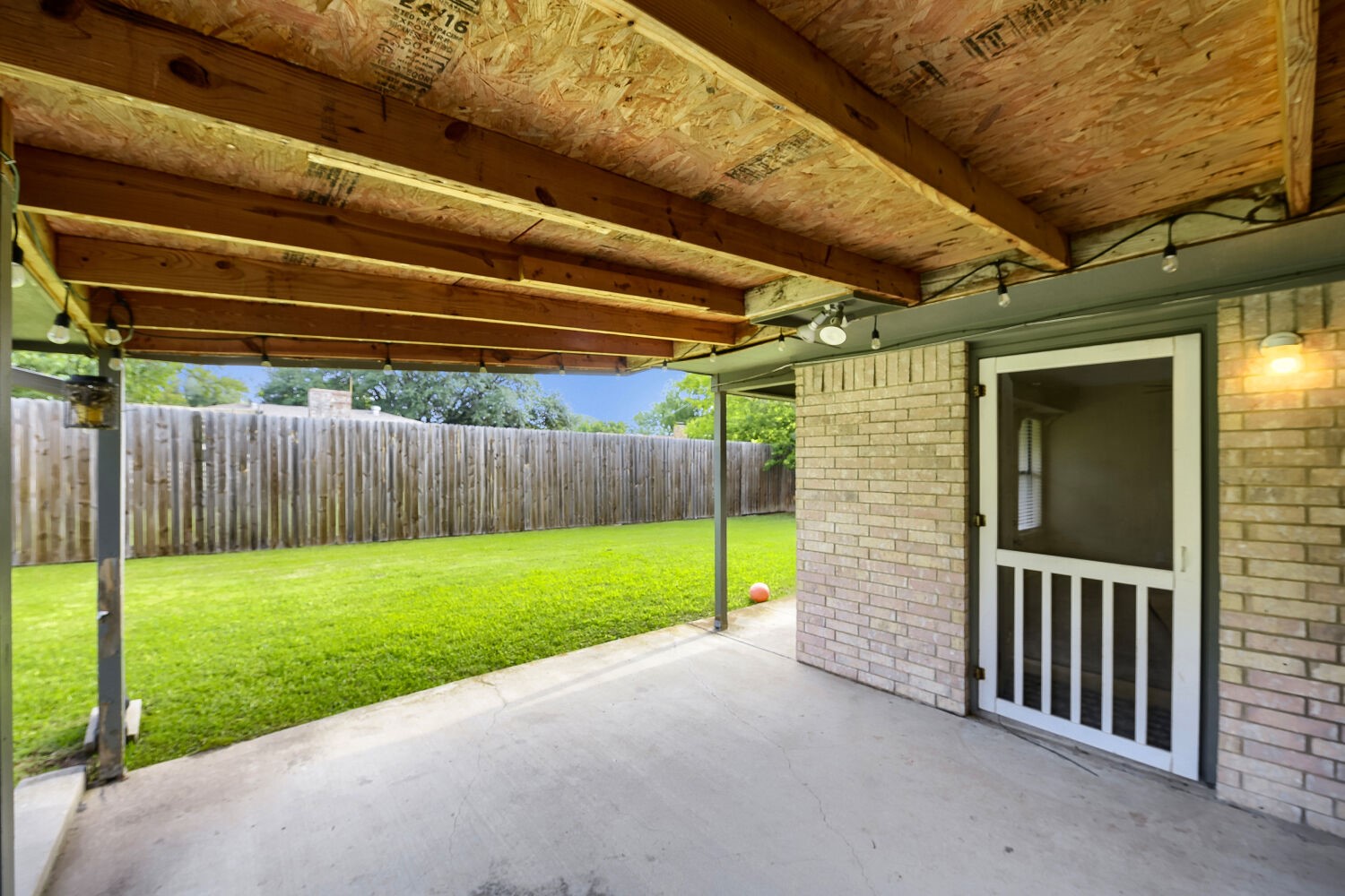 8437 Glenann Drive North Richland Hills TX 76182