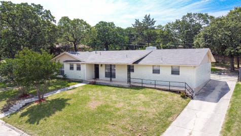 812 N Stewart Street Azle TX 76020
